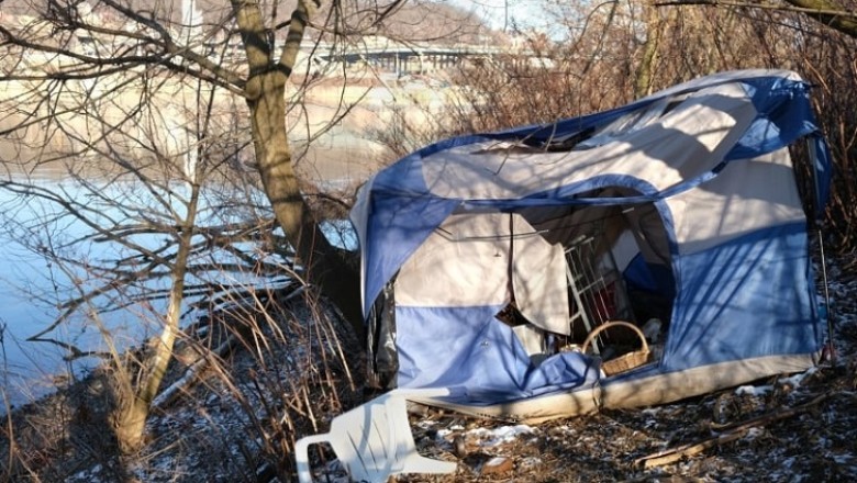 Homeless Man Finds a Bag Full of Money – Then Gets Arrested After a Divorce