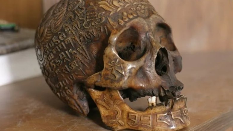 "Incredible Discoveries from the Ancient World: From Roman Dice to Minoan Shifts!"