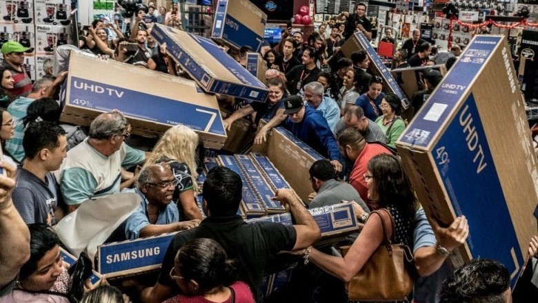 A Tragic Black Friday Incident: An Elderly Woman's Pursuit of a Gift Takes a Devastating Turn
