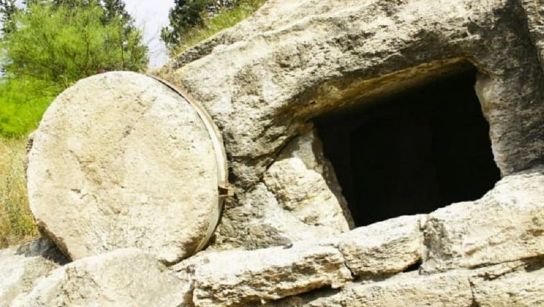 Unveiling a Hidden Mystery: Hikers Brave the Unknown and Unleash a Cryptic Secret