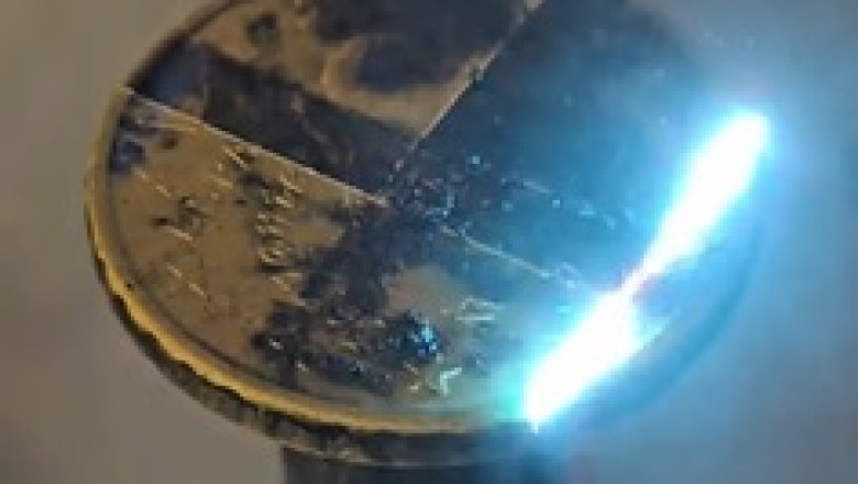 Laser Coin Cleaning: Watch the Magic Unfold!