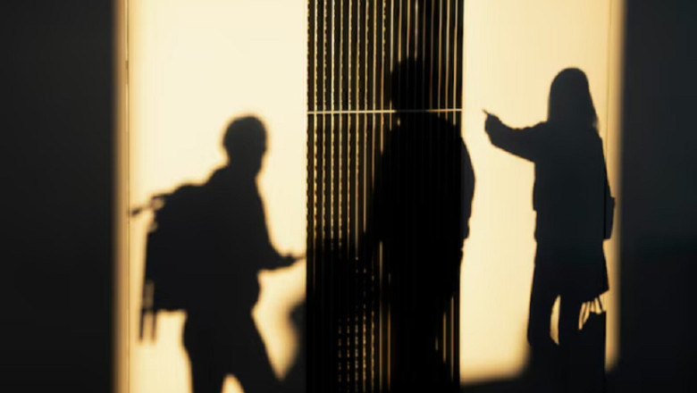 Strangers in the Light: How Catherine Balet Captures Our Tech-Obsessed World
