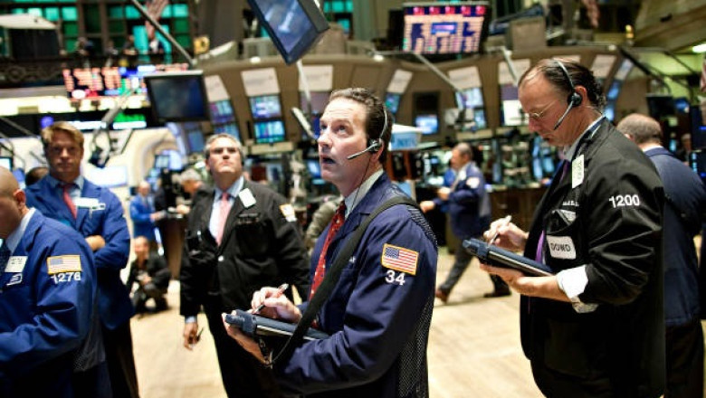 Stocks Stall but Cap Winning Week as Trump's Remarks Rattle Wall Street