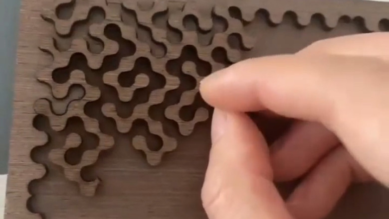 Mesmerizing Fractal Jigsaw Puzzle: Watch This Intricate Masterpiece Come Together!