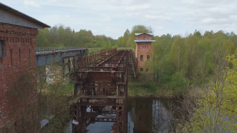Incredible Bridge Over River Built in Record Time! You Won't Believe Your Eyes!